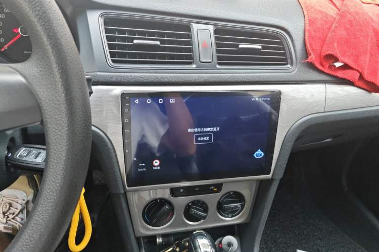 Used Volkswagen Lavida 2013 Classic 1.6L Automatic Fashion Edition Audio And AC Panel