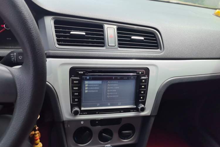 Used Volkswagen Lavida 2013 Revised Classic 1.6L Automatic Fashion Edition Audio And AC Panel