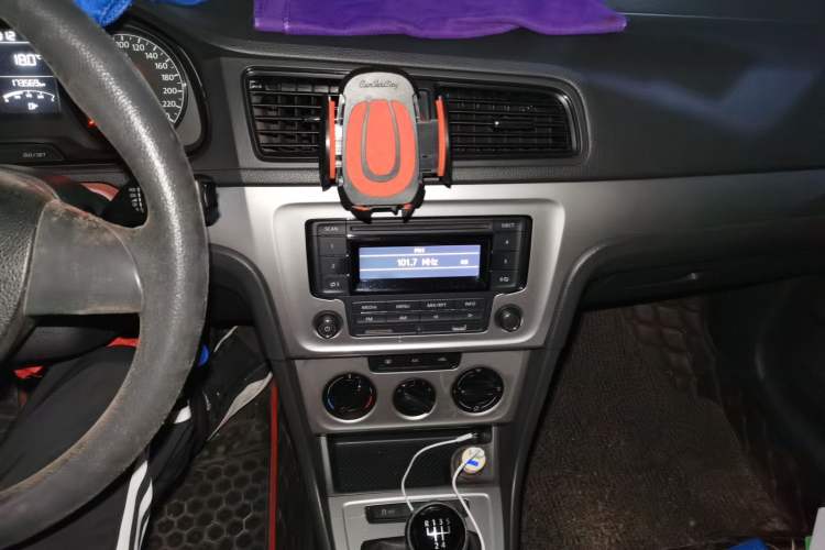 Used Volkswagen Lavida 2013 Revised Classic 1.6L Manual Fashion Edition Audio And AC Panel