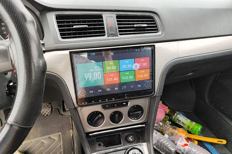 Used Volkswagen Lavida 2013 Restyled Classic 1.6L Manual Comfort Edition Audio And AC Panel