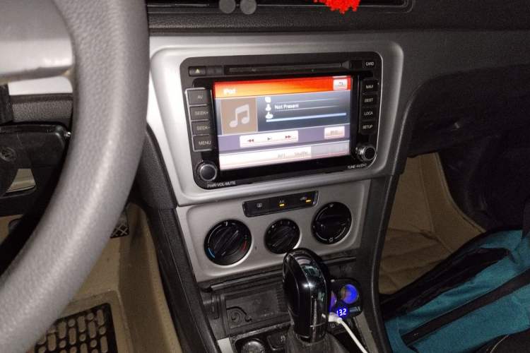 Used Volkswagen Lavida 2013 Restyled Classic 1.6L Automatic Comfort Edition Audio And AC Panel