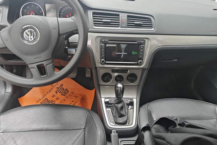 Used Volkswagen Lavida 2013 Restyled Classic 1.6L Automatic Comfort Edition Audio And AC Panel