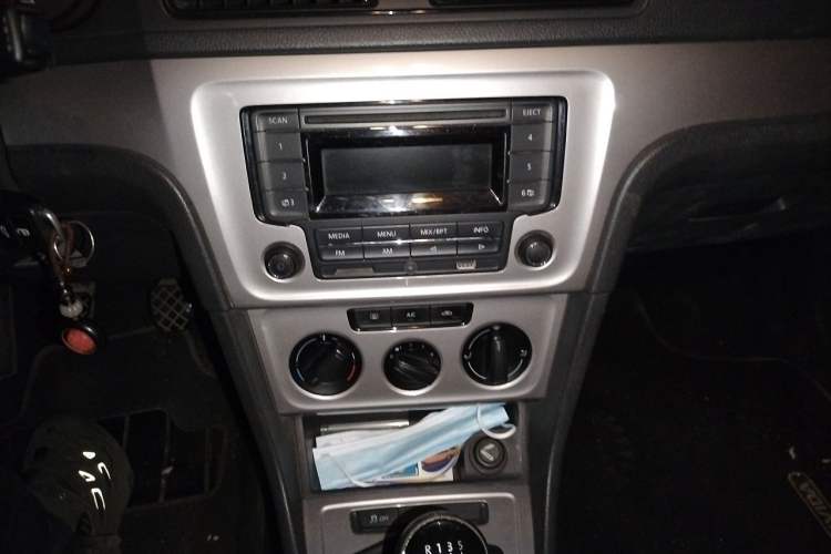 Used Volkswagen Lavida 2013 Revised Classic 1.6L Manual Fashion Edition Audio And AC Panel