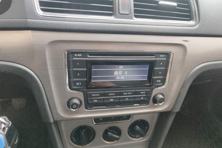Used Volkswagen Lavida 2013 Restyled Classic 1.6L Manual Comfort Edition Audio And AC Panel