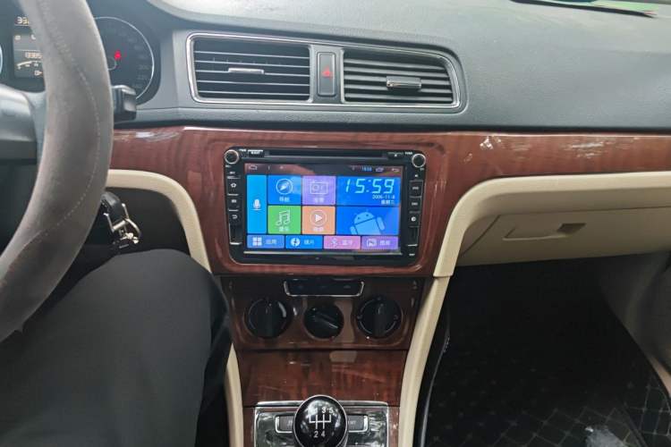 Used Volkswagen Lavida 2013 Restyled Classic 1.6L Manual Comfort Edition Audio And AC Panel