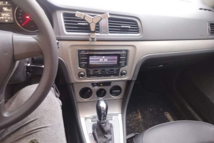 Used Volkswagen Lavida 2013 Restyled Classic 1.6L Automatic Comfort Edition Audio And AC Panel
