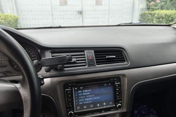 Used Volkswagen Lavida 2013 Revised Classic 1.6L Manual Fashion Edition Audio And AC Panel