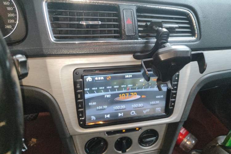 Used Volkswagen Lavida 2013 Restyled Classic 1.6L Manual Comfort Edition Audio And AC Panel