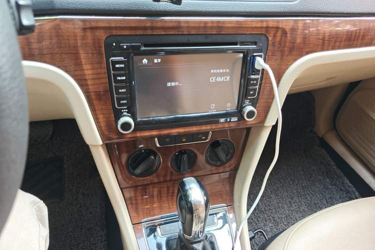 Used Volkswagen Lavida 2013 Restyled Classic 1.6L Automatic Comfort Edition Audio And AC Panel
