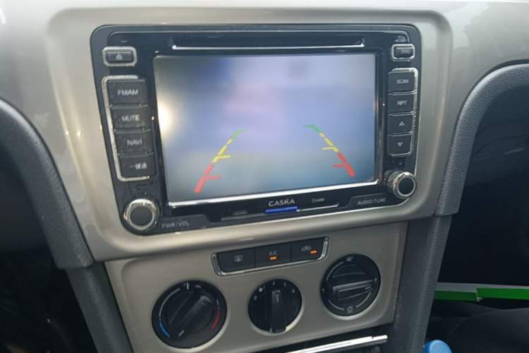 Used Volkswagen Lavida 2013 Restyled Classic 1.6L Automatic Comfort Edition Audio And AC Panel
