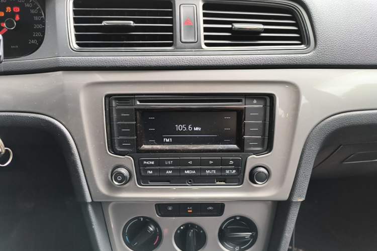 Used Volkswagen Lavida 2013 Revised Classic 1.6L Manual Fashion Edition Audio And AC Panel