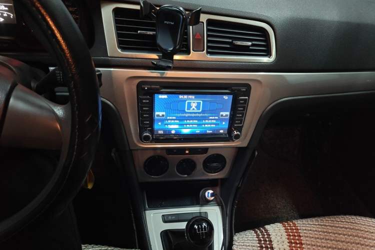 Used Volkswagen Lavida 2013 Revised Classic 1.6L Manual Fashion Edition Audio And AC Panel