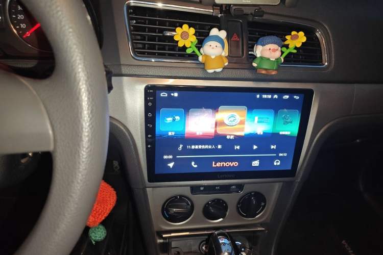 Used Volkswagen Lavida 2013 1.6L Automatic Comfort Edition Audio And AC Panel