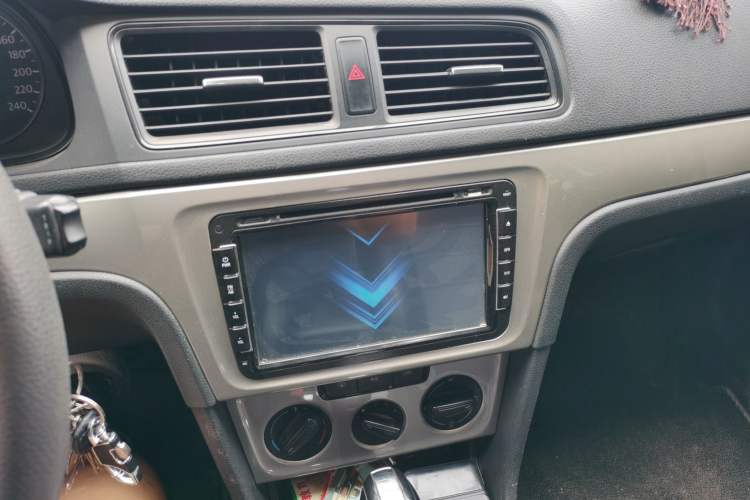 Used Volkswagen Lavida 2013 Revised Classic 1.6L Automatic Fashion Edition Audio And AC Panel