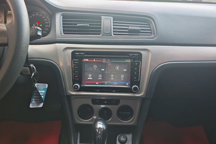Used Volkswagen Lavida 2013 Revised Classic 1.6L Automatic Fashion Edition Audio And AC Panel