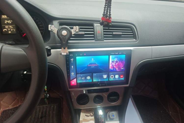 Used Volkswagen Lavida 2013 1.6L Automatic Fashion Edition Audio And AC Panel