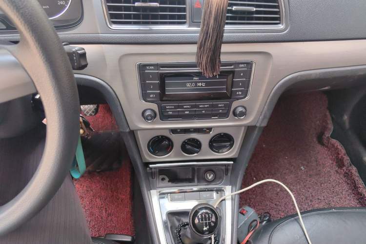 Used Volkswagen Lavida 2013 Restyled Classic 1.6L Manual Comfort Edition Audio And AC Panel
