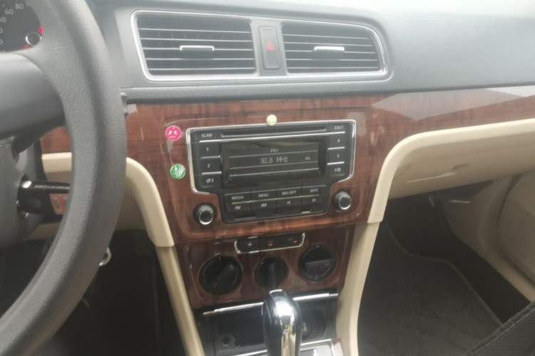 Used Volkswagen Lavida 2013 Restyled Classic 1.6L Automatic Comfort Edition Audio And AC Panel