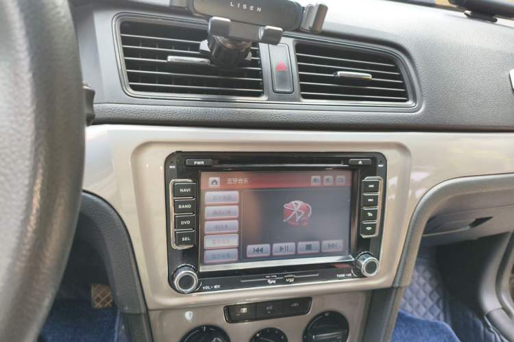 Used Volkswagen Lavida 2013 Revised Classic 1.6L Automatic Fashion Edition Audio And AC Panel