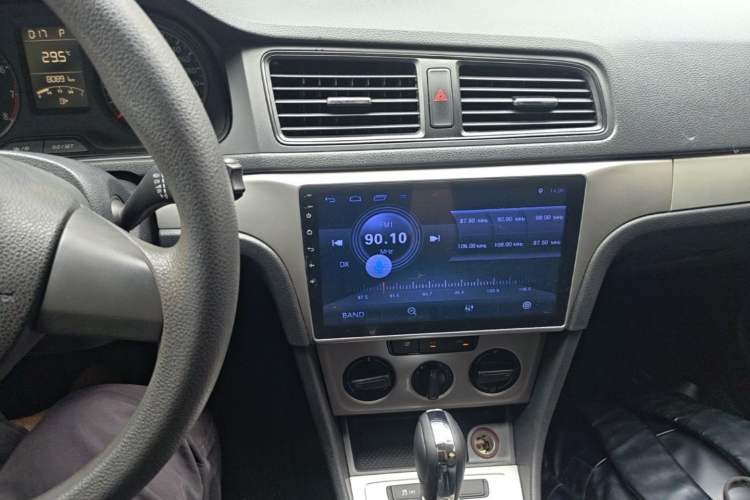 Used Volkswagen Lavida 2013 Revised Classic 1.6L Automatic Fashion Edition Audio And AC Panel