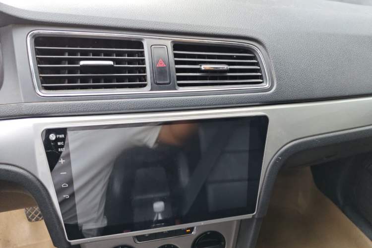 Used Volkswagen Lavida 2013 Restyled Classic 1.6L Manual Comfort Edition Audio And AC Panel