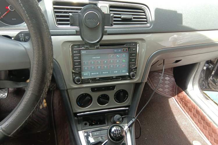 Used Volkswagen Lavida 2013 Restyled Classic 1.6L Manual Comfort Edition Audio And AC Panel