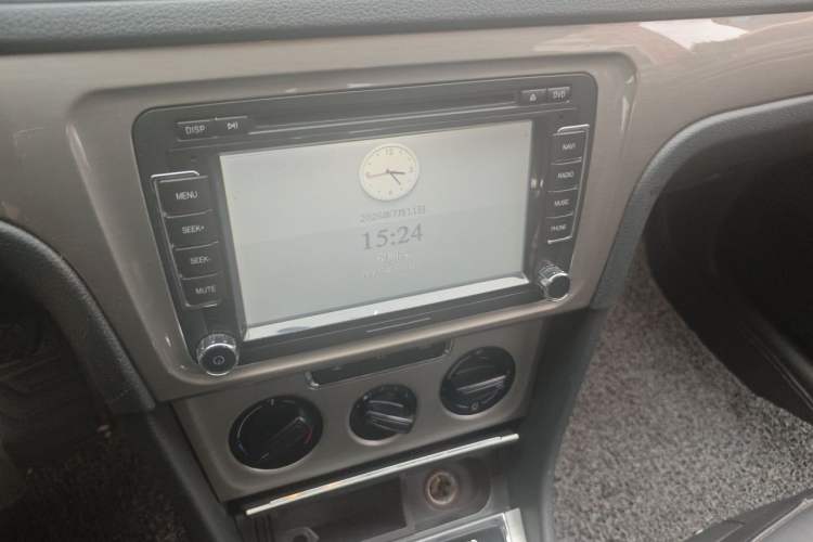 Used Volkswagen Lavida 2013 Restyled Classic 1.6L Manual Comfort Edition Audio And AC Panel