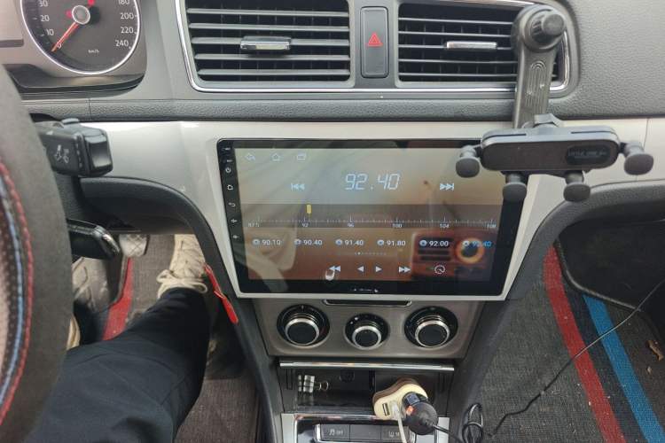 Used Volkswagen Lavida 2013 Restyled Classic 1.6L Manual Comfort Edition Audio And AC Panel