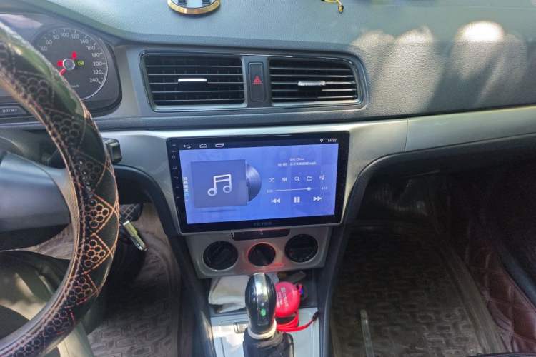 Used Volkswagen Lavida 2013 Revised Classic 1.6L Automatic Fashion Edition Audio And AC Panel