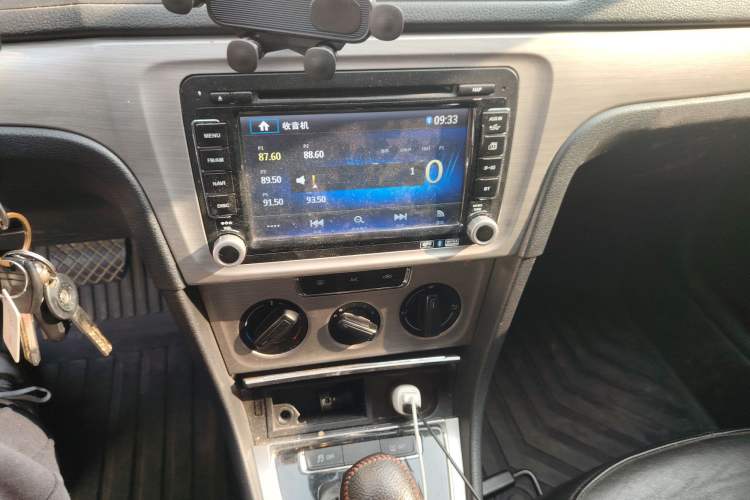Used Volkswagen Lavida 2013 Restyled Classic 1.6L Automatic Comfort Edition Audio And AC Panel