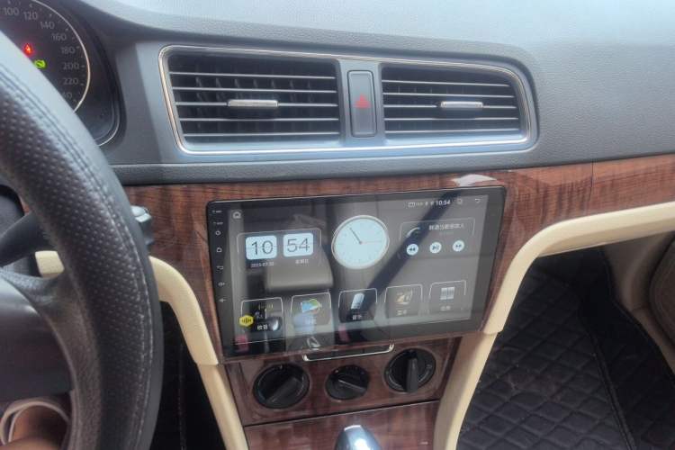 Used Volkswagen Lavida 2013 Restyled Classic 1.6L Automatic Comfort Edition Audio And AC Panel