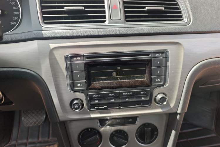 Used Volkswagen Lavida 2013 Restyled Classic 1.6L Automatic Comfort Edition Audio And AC Panel
