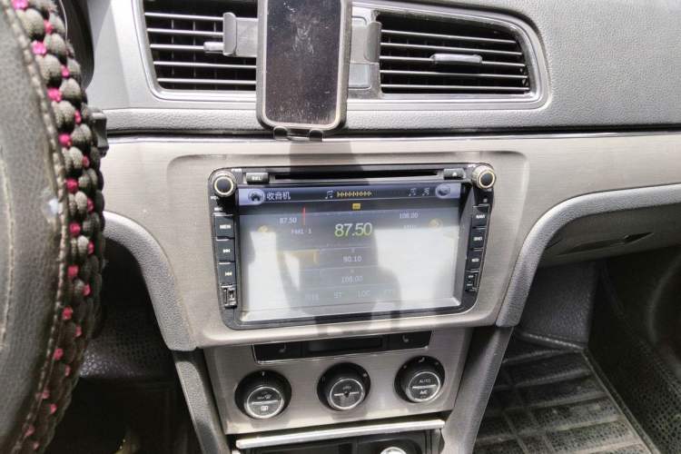 Used Volkswagen Lavida 2013 1.4 TSI Manual Luxury Edition Audio And AC Panel