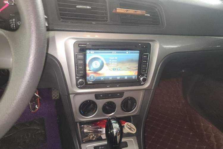 Used Volkswagen Lavida 2013 Revised Classic 1.6L Automatic Fashion Edition Audio And AC Panel