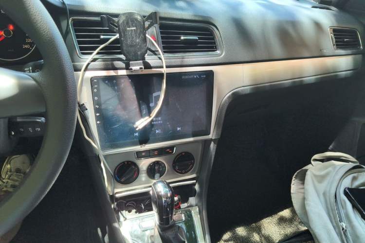 Used Volkswagen Lavida 2013 Restyled Classic 1.6L Automatic Comfort Edition Audio And AC Panel