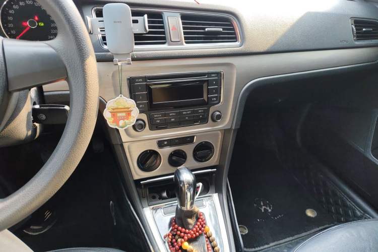 Used Volkswagen Lavida 2013 Restyled Classic 1.6L Automatic Comfort Edition Audio And AC Panel