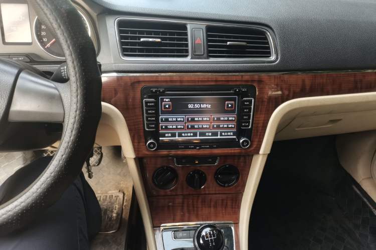 Used Volkswagen Lavida 2013 Restyled Classic 1.6L Manual Comfort Edition Audio And AC Panel