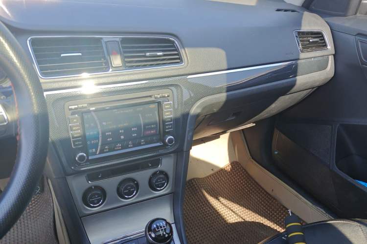Used Volkswagen Lavida 2013 1.4 TSI Manual Luxury Edition Audio And AC Panel