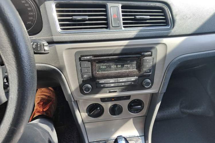Used Volkswagen Lavida 2013 1.4TSI DSG Comfort Edition Audio And AC Panel