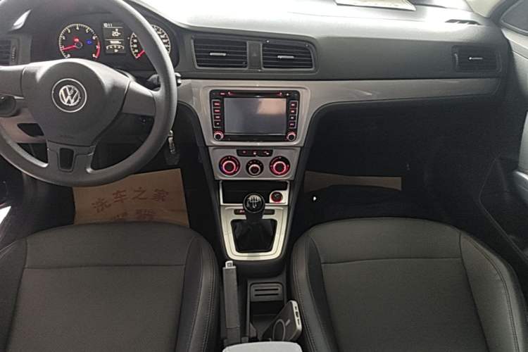 Used Volkswagen Lavida 2013 Revised Classic 1.6L Manual Fashion Edition Audio And AC Panel