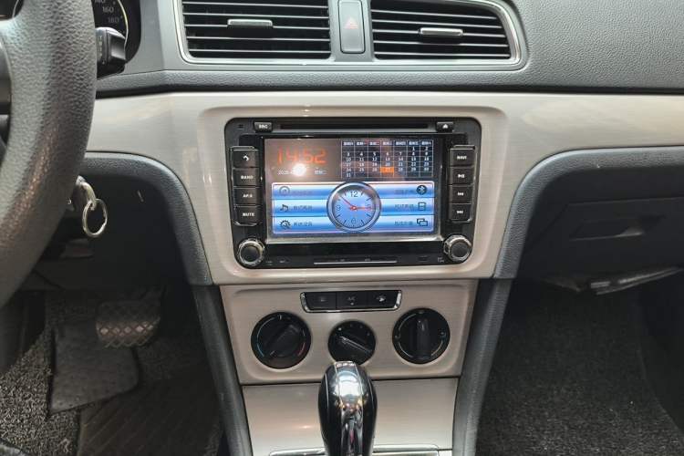 Used Volkswagen Lavida 2013 Revised Version 1.4 TSI DSG Comfort Edition Audio And AC Panel