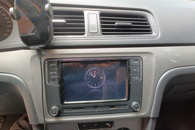 Used Volkswagen Lavida 2013 Restyled Classic 1.6L Manual Comfort Edition Audio And AC Panel