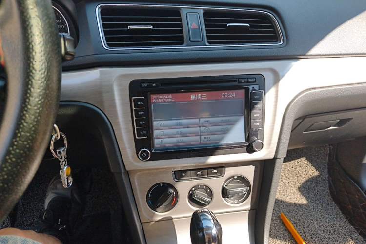 Used Volkswagen Lavida 2013 Revised Version 1.4 TSI DSG Comfort Edition Audio And AC Panel