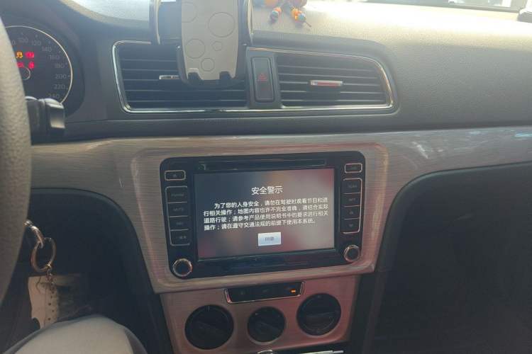 Used Volkswagen Lavida 2013 Revised Version 1.4 TSI DSG Comfort Edition Audio And AC Panel
