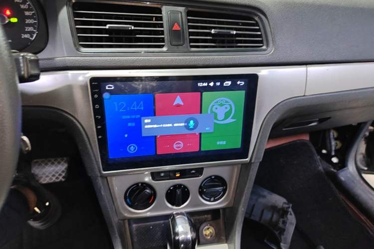 Used Volkswagen Lavida 2013 Revised Classic 1.6L Automatic Fashion Edition Audio And AC Panel