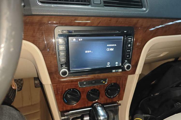 Used Volkswagen Lavida 2013 Revised Version 1.4 TSI DSG Comfort Edition Audio And AC Panel