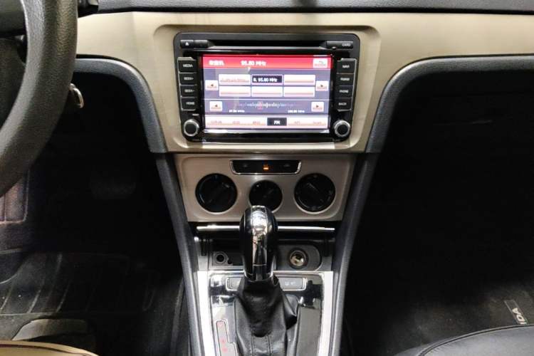 Used Volkswagen Lavida 2013 Revised Version 1.4 TSI DSG Comfort Edition Audio And AC Panel