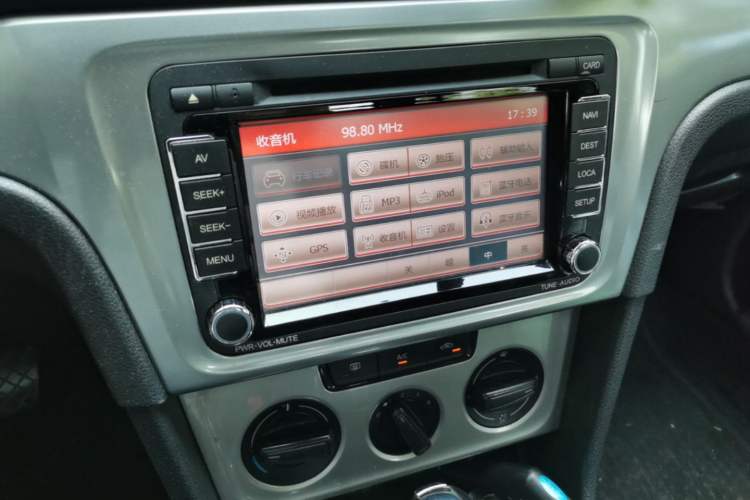 Used Volkswagen Lavida 2013 Revised Classic 1.6L Automatic Fashion Edition Audio And AC Panel