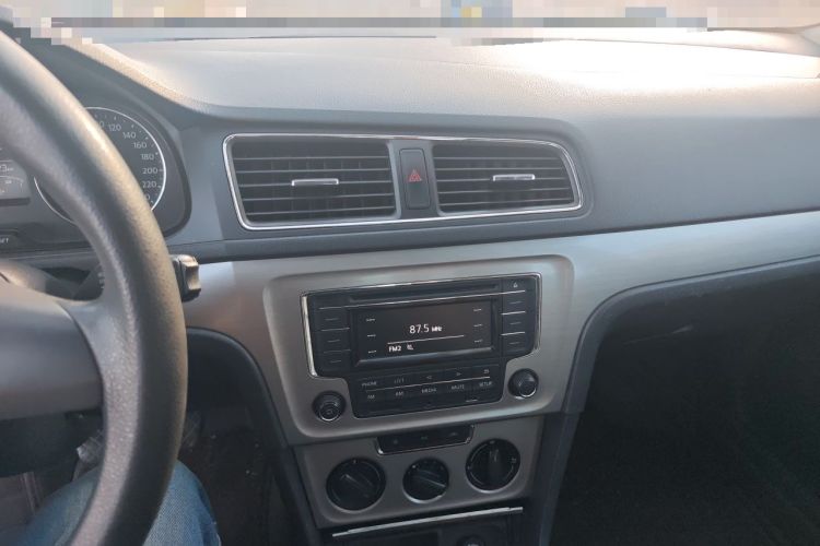 Used Volkswagen Lavida 2013 Restyled Classic 1.6L Manual Comfort Edition Audio And AC Panel