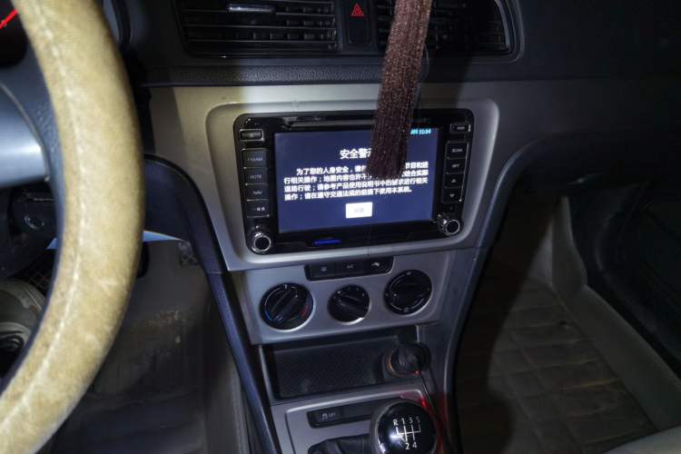 Used Volkswagen Lavida 2013 Revised Classic 1.6L Manual Fashion Edition Audio And AC Panel